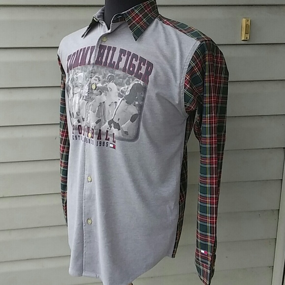 Vintage Y2K Tommy Hilfiger (1985 Chicago Bears) Picture on the Front - Picture 3 of 5